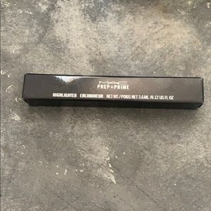 MAC PREP + Prime Highlighting Pen in Light Boost